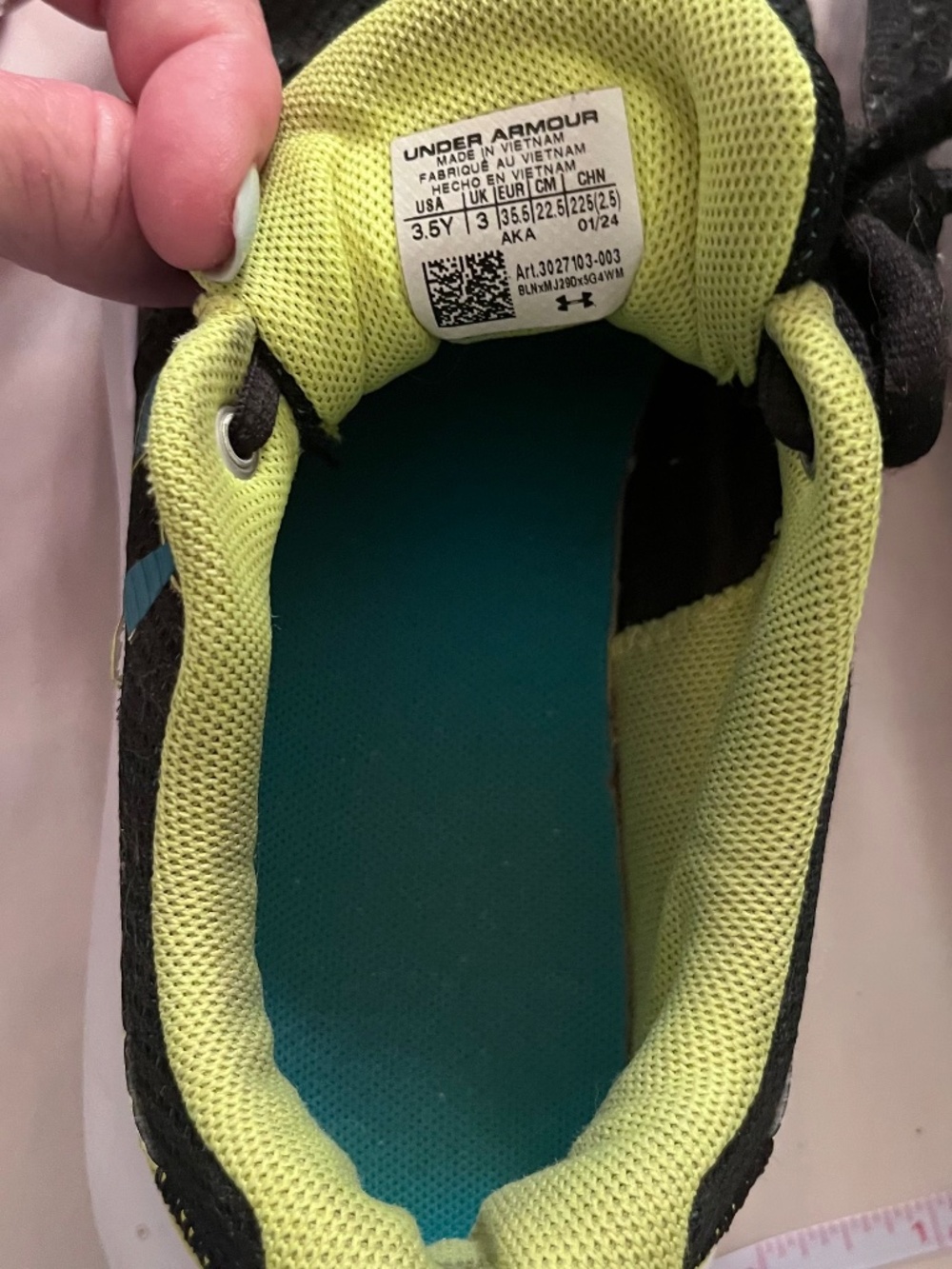 Under Armour Kids Surge 4 Black Lime Green Running Shoes - EUC - Size 3.5 - Picture 6 of 6
